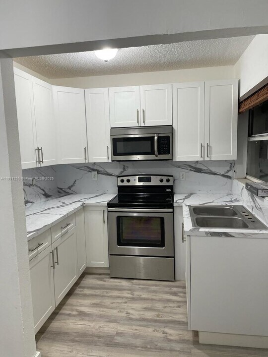 5491 W 24th Ave in Hialeah, FL - Building Photo