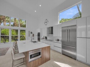 102 Sunset Bay Dr in Palm Beach Gardens, FL - Building Photo - Building Photo