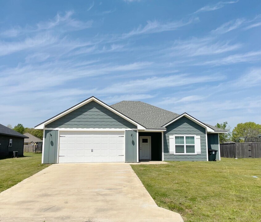 5449 Barn Owl Dr in Durant, OK - Building Photo