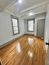 156 Wegman Pky, Unit 1 in Jersey City, NJ - Building Photo - Building Photo