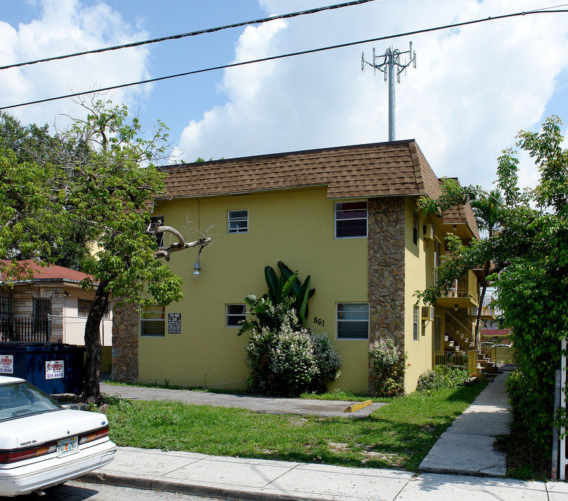 861 SW 2nd St in Miami, FL - Building Photo