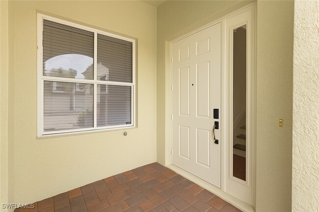 property at 1325 Mariposa Cir