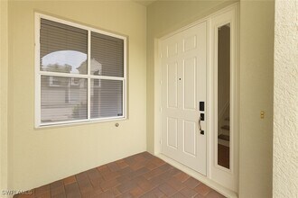 1325 Mariposa Cir in Naples, FL - Building Photo - Building Photo