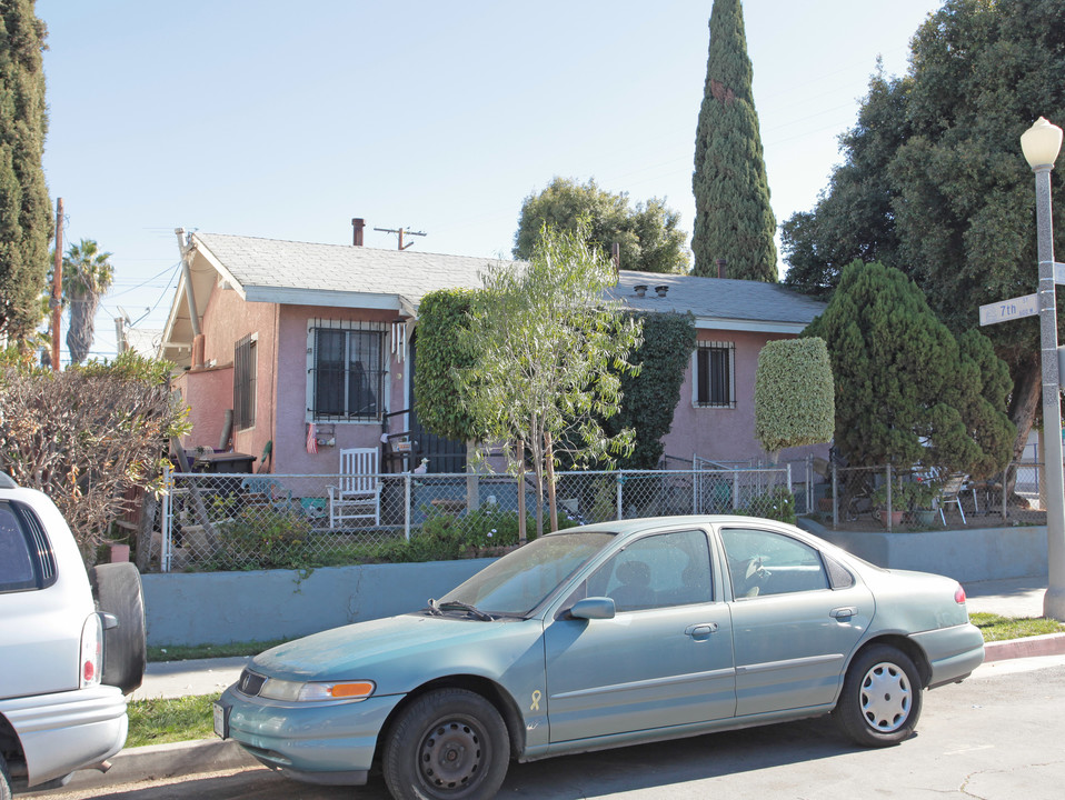 702 Maine Ave in Long Beach, CA - Building Photo