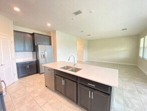 4442 Seven Canyons Dr in Kissimmee, FL - Building Photo - Building Photo