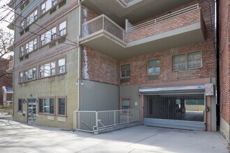 84-42 Smedley St in Jamaica, NY - Building Photo - Building Photo
