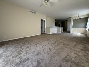 7585 Western Gailes Dr in Rockford, IL - Building Photo - Building Photo