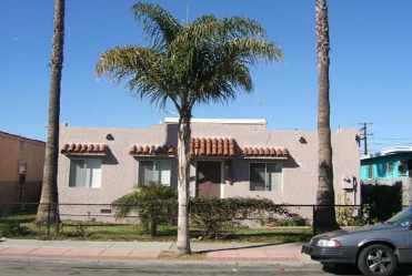 1346 Bush St in Oceanside, CA - Foto de edificio - Building Photo