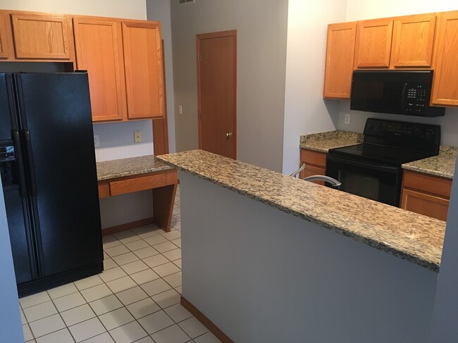 14063 Plymouth Ave in Burnsville, MN - Building Photo - Building Photo