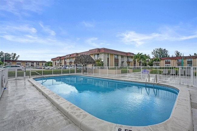 5325 SW 77th Ct in Miami, FL - Building Photo - Building Photo