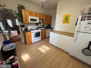 155 East St in Philadelphia, PA - Building Photo - Building Photo