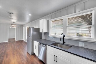 413 Shaw St in Cleburne, TX - Foto de edificio - Building Photo