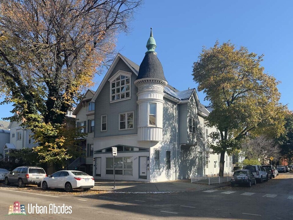 3035 N Southport Ave in Chicago, IL - Building Photo