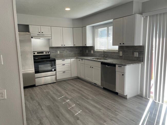 property at 1267 Kimberly Dr