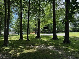 000 Lee Terrace Dr, Unit Apt. x in Wickliffe, OH - Building Photo