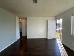 424 S Walnut Ave in Ripon, CA - Building Photo - Building Photo