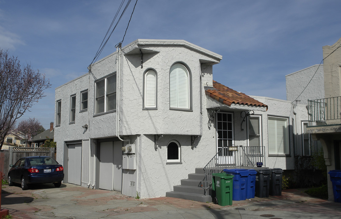 2521-2523 Washington Way in Alameda, CA - Building Photo