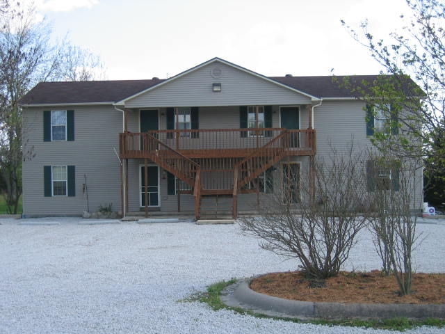 Cedar Point Apartments in Forsyth, MO - Building Photo