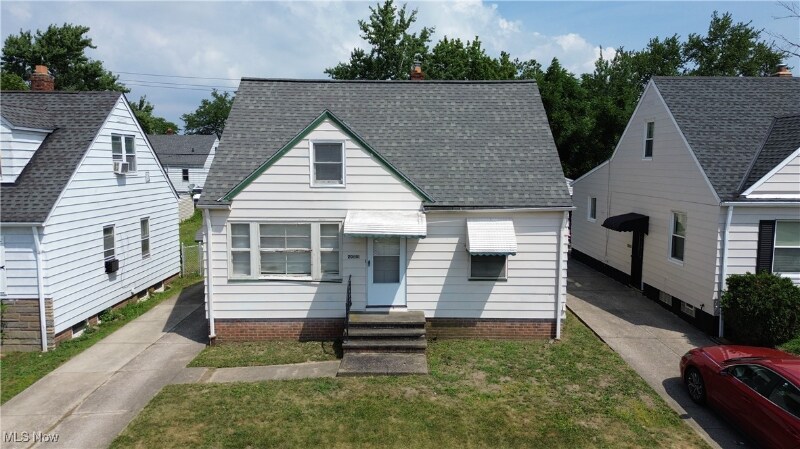 20801 Franklin Rd in Maple Heights, OH - Foto de edificio