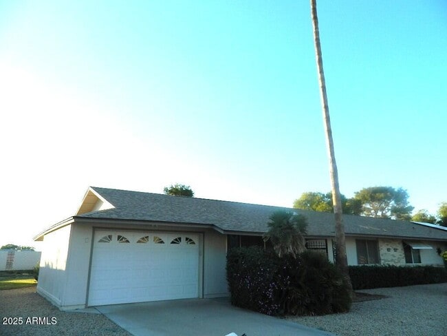 18842 N Lakeforest Dr in Sun City, AZ - Building Photo - Building Photo