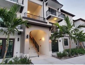 Ocean Breeze East in Boynton Beach, FL - Building Photo - Building Photo