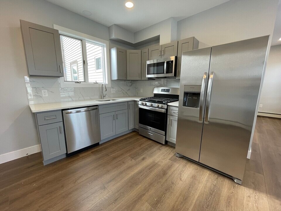 11 Pearl Terrace-Unit -2 in Somerville, MA - Building Photo