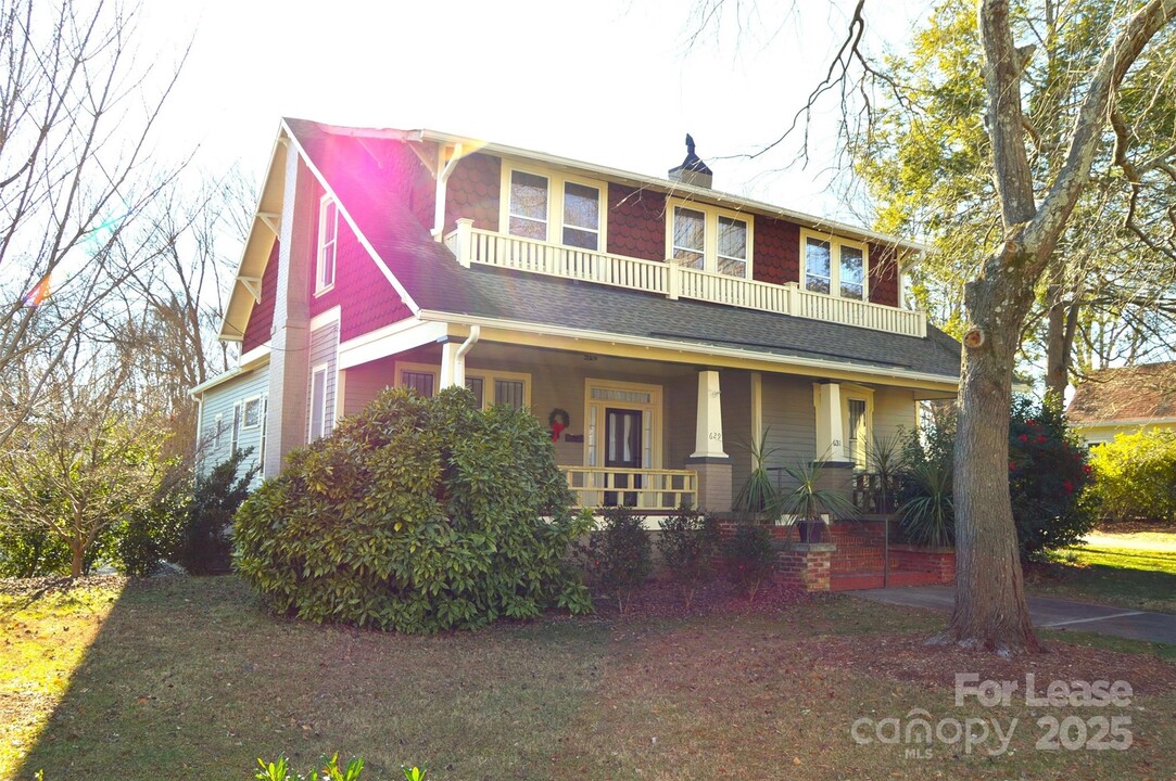 629 W Front St in Statesville, NC - Building Photo