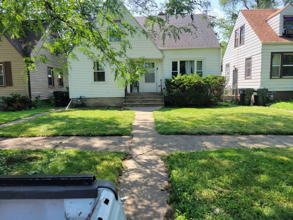 14750 Grant St in Dolton, IL - Building Photo