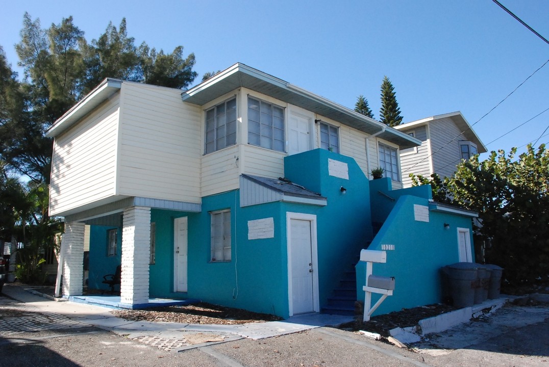10218 Gulf Blvd in Treasure Island, FL - Building Photo