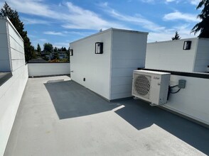 6032 42nd Ave SW in Seattle, WA - Building Photo - Building Photo