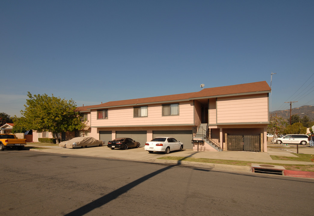 435 E 8th St in Azusa, CA - Building Photo