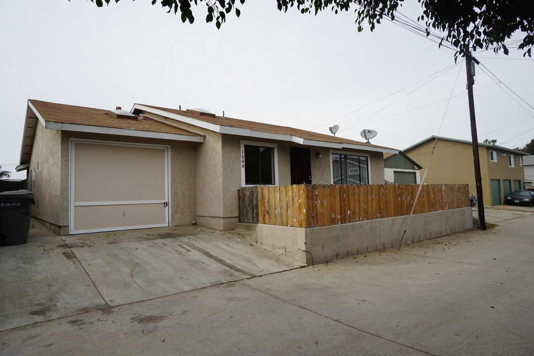 7516 Parkway Dr in La Mesa, CA - Building Photo