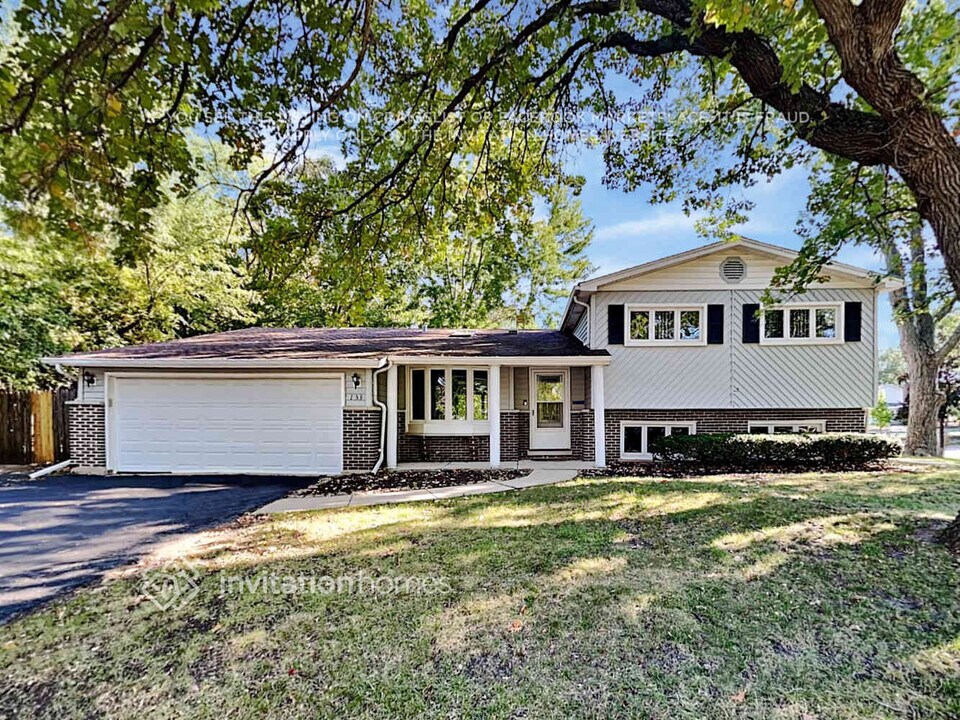 133 S Cedarcrest Dr in Schaumburg, IL - Building Photo