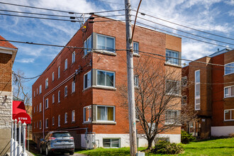 5767 Hudson Ch in Montréal, QC - Building Photo - Building Photo