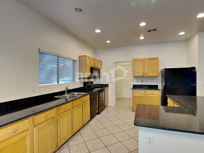 15024 W Windrose Dr in Surprise, AZ - Building Photo - Building Photo