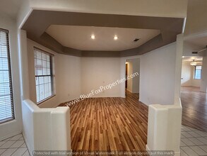 5250 N Vía La Heroina in Tucson, AZ - Building Photo - Building Photo