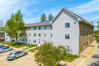 Forest Ridge in Iowa City, IA - Foto de edificio - Building Photo