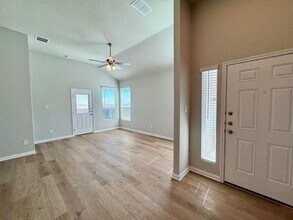 403 Cross Barn Blvd in Buda, TX - Building Photo - Building Photo