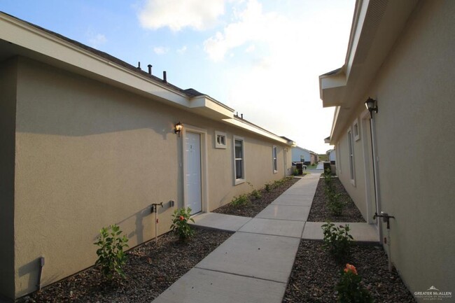 2013 Canyon Dr in Weslaco, TX - Building Photo - Building Photo