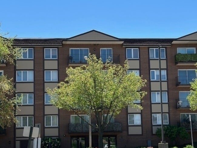 property at 5935 N Lincoln Ave