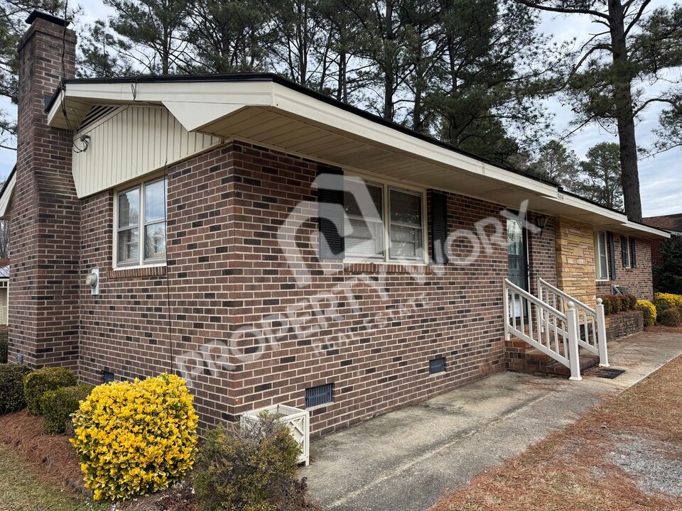 6904 West Mount Drive in Rocky Mount, NC - Building Photo