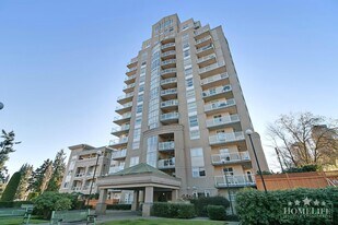 10523 University Dr in Surrey, BC - Building Photo