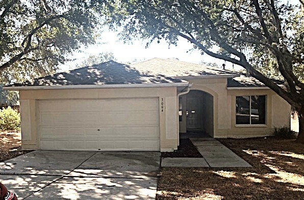 3004 Summer House Dr in Valrico, FL - Building Photo