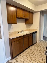 2260 N Summit Ave, Unit 108 in Milwaukee, WI - Foto de edificio - Building Photo