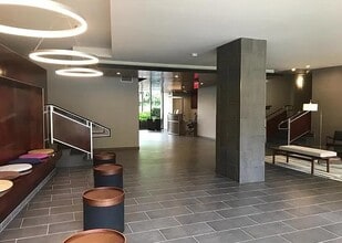 5300 Columbia Pike, Unit #410 in Arlington, VA - Foto de edificio - Building Photo