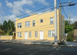 801 Dobbins St in West Palm Beach, FL - Building Photo - Building Photo