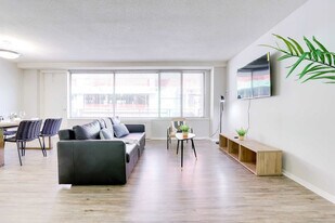 2111 Richmond Hwy in Arlington, VA - Building Photo