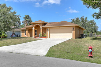 3514 SW Zullo St in Port St. Lucie, FL - Building Photo - Building Photo