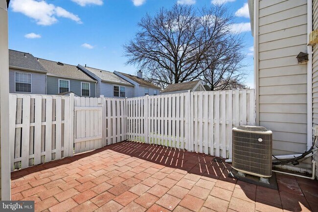 6118 Bristol Way in Alexandria, VA - Building Photo - Building Photo