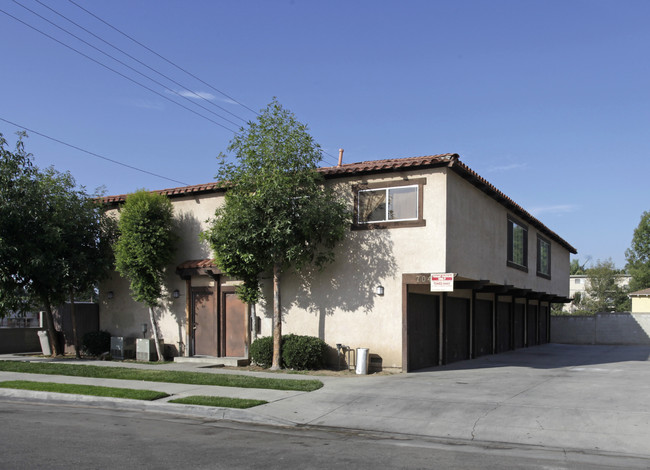 704 Willow St in La Habra, CA - Building Photo - Building Photo